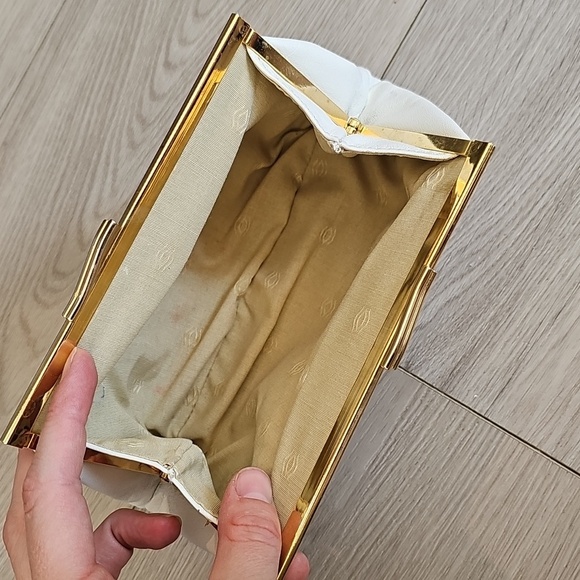 Vintage White Leather Kiss Lock Small Clutch Wallet - Picture 5 of 13